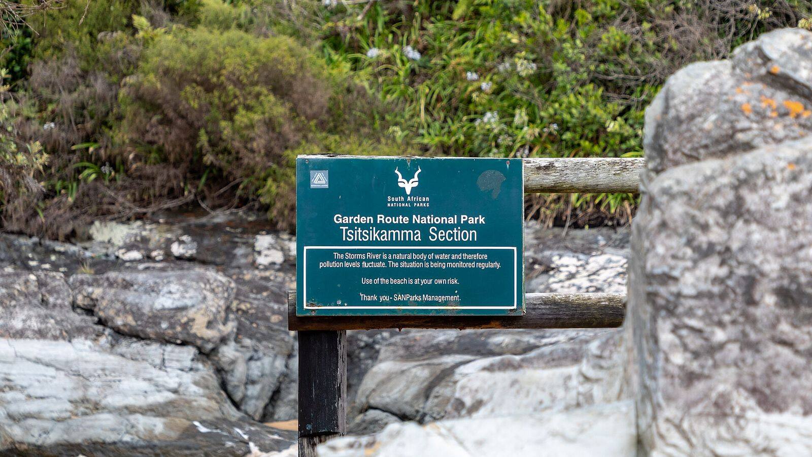 De hangbrug over de monding van de Storms River in het Tsitsikamma-gebied