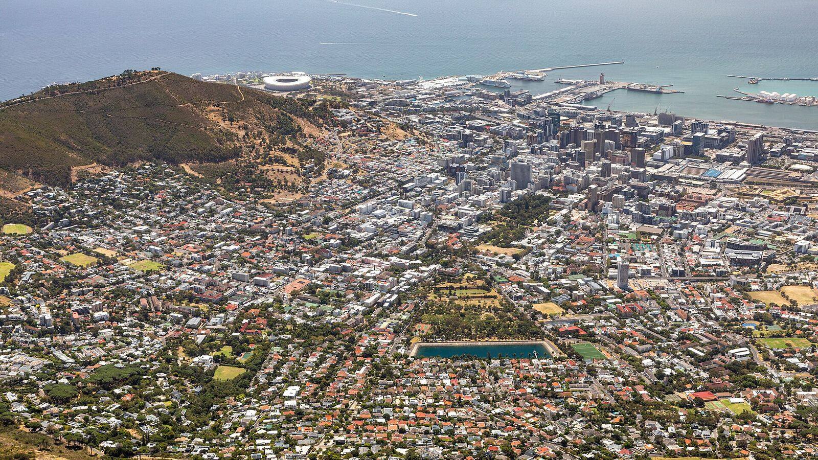 De Tafelberg en het centrum van Kaapstad gezien vanaf Signal Hill