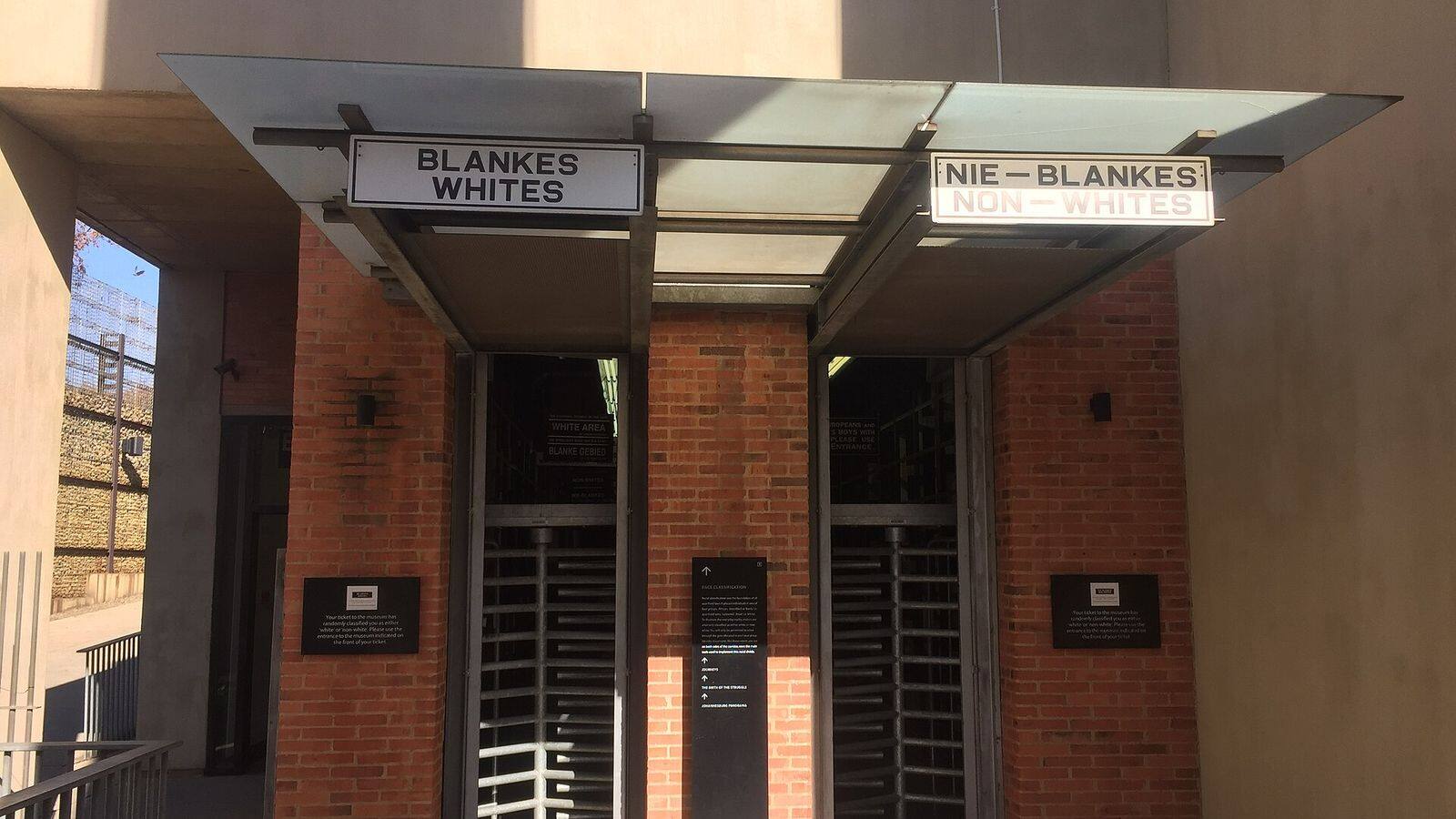 Ingang van het Apartheid Museum in Johannesburg
