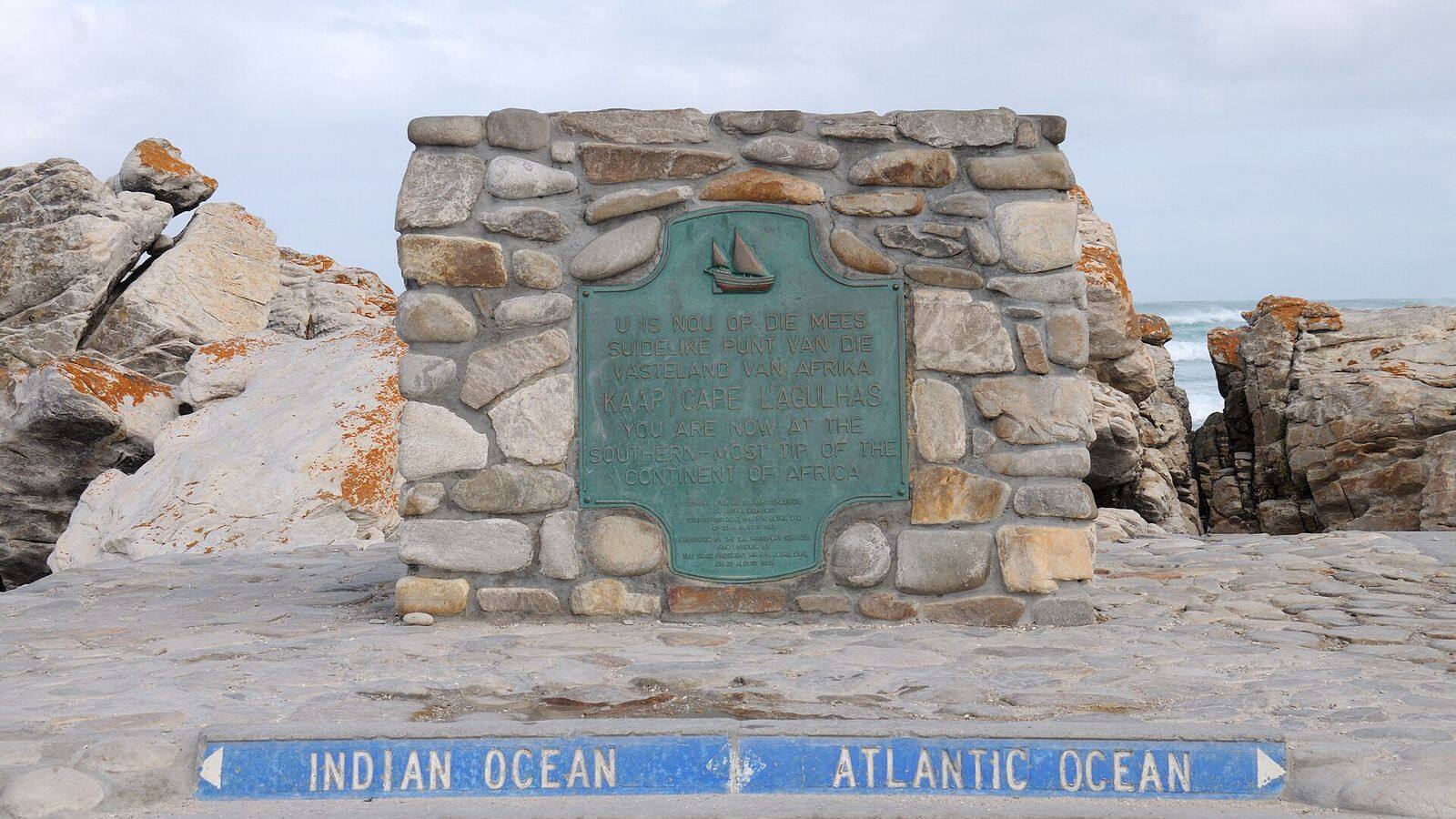 Het monument op het zuidelijkste punt van Afrika bij Kaap Agulhas
