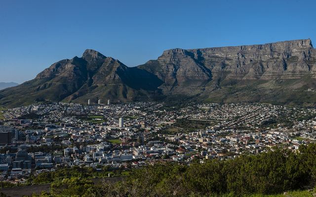 Uitzicht vanaf Signal Hill over het centrum van Kaapstad met de Tafelberg op de achtergrond