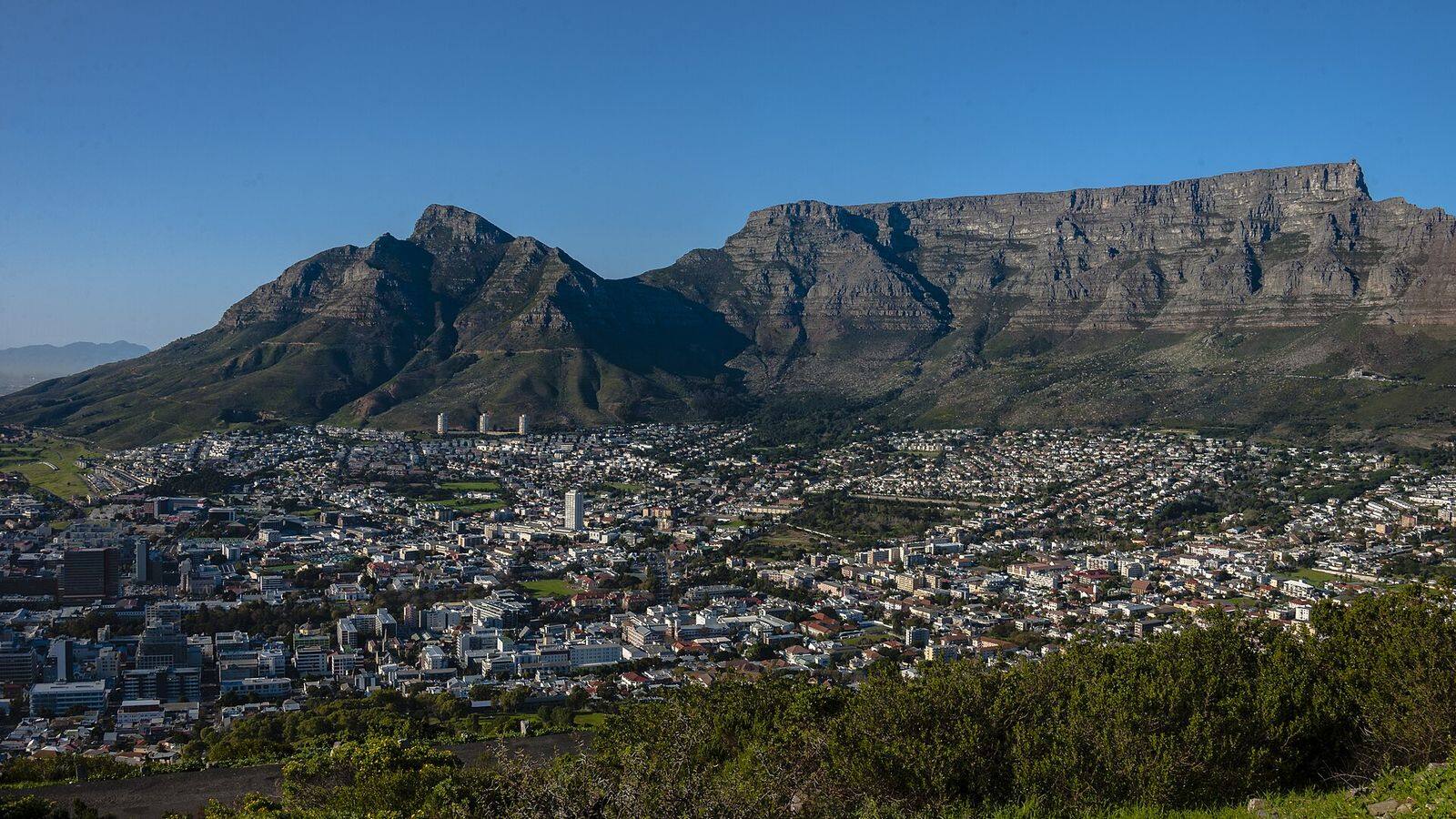 Uitzicht vanaf Signal Hill over het centrum van Kaapstad met de Tafelberg op de achtergrond