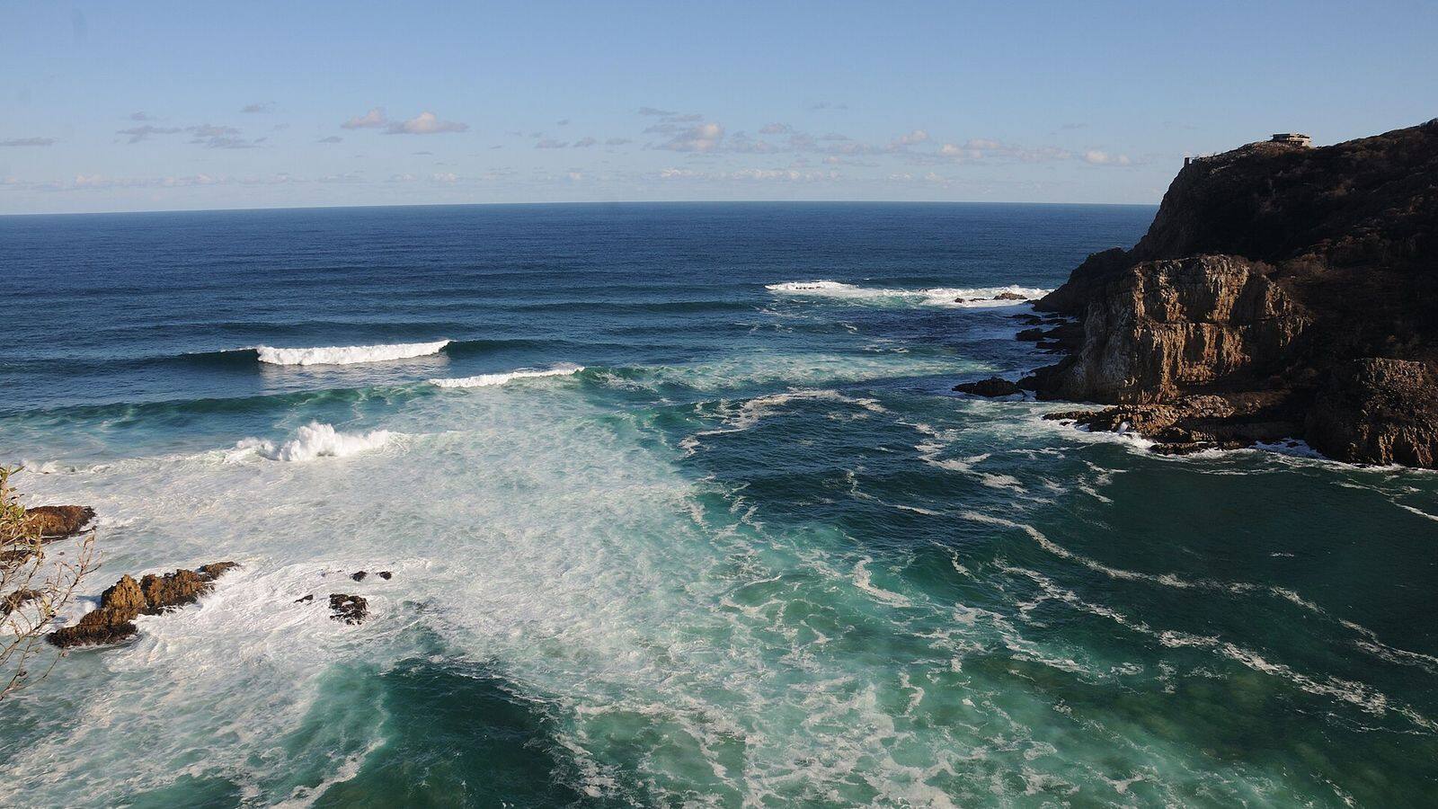 De rotsen van de Knysna Heads bij de ingang van de lagune van Knysna