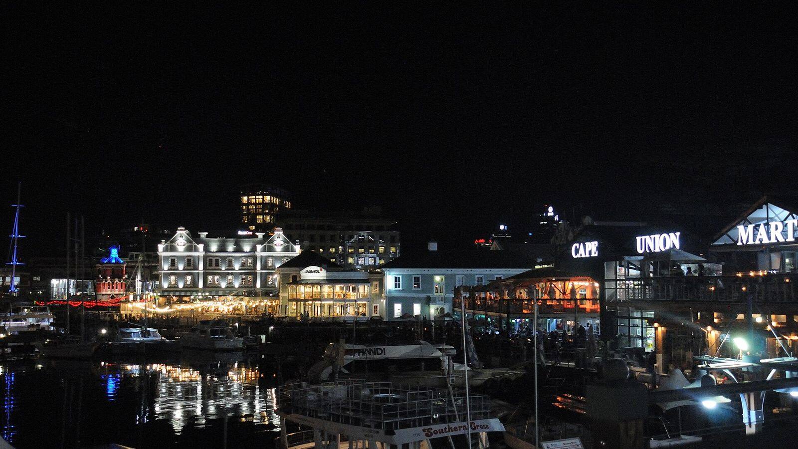 Victoriaanse balkons met smeedijzeren hekwerk aan Long Street in Kaapstad